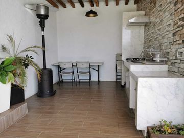 CASA EN RENTA Y VENTA CON IMPRESIONANTE VISTA AL LAGO
