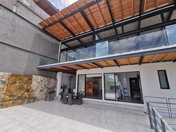 CASA EN RENTA Y VENTA CON IMPRESIONANTE VISTA AL LAGO