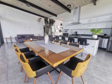 CASA EN RENTA Y VENTA CON IMPRESIONANTE VISTA AL LAGO