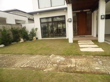 Elegant Fully Furnished House for Sale with Pool in Hensonville Angeles City Near SM Clark