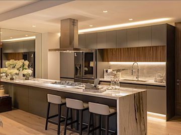 Departamento de 383 m2 con family room, cuarto de servicio, área de lavado