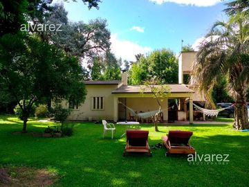 Venta Casa Quinta Rodríguez 4 ambientes