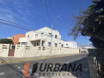 AMPLIA CASA EN SECTOR COMERCIAL COQUIMBO