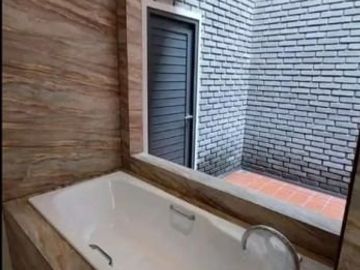 Rumah Mewah Kolam Renang Graha Natura Surabaya Barat *DN