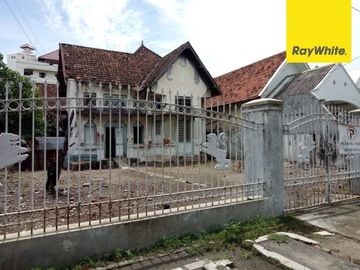 Dijual Rumah Hitung Tanah di Jalan Pandegiling Surabaya