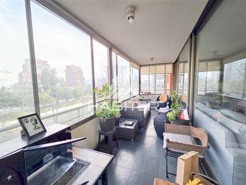 3 dormitorios 3 baños 2 estac y bodega! Metro Escuela Milit