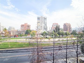 3 dormitorios 3 baños 2 estac y bodega! Metro Escuela Milit