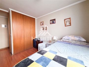 3 dormitorios 3 baños 2 estac y bodega! Metro Escuela Milit