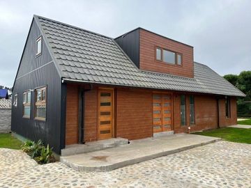 Casa en venta de 3 dorm. en Tomé
