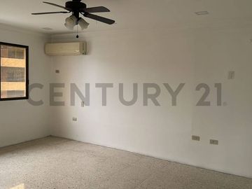 Se Vende Amplio Departamento Remodelado de Oportunidad en Urdesa