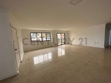 Se Vende Amplio Departamento Remodelado de Oportunidad en Urdesa