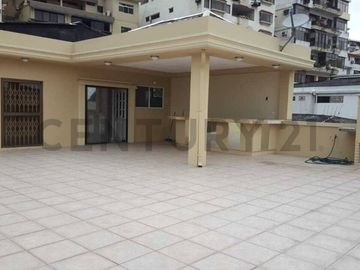 Se Vende Amplio Departamento Remodelado de Oportunidad en Urdesa