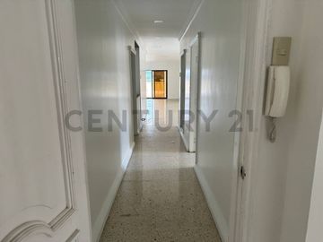 Se Vende Amplio Departamento Remodelado de Oportunidad en Urdesa