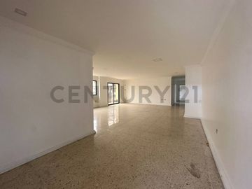 Se Vende Amplio Departamento Remodelado de Oportunidad en Urdesa