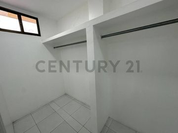 Se Vende Amplio Departamento Remodelado de Oportunidad en Urdesa