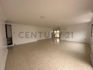 Se Vende Amplio Departamento Remodelado de Oportunidad en Urdesa