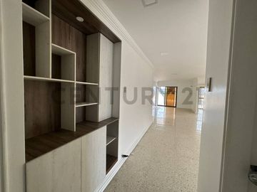 Se Vende Amplio Departamento Remodelado de Oportunidad en Urdesa
