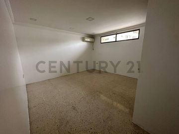 Se Vende Amplio Departamento Remodelado de Oportunidad en Urdesa