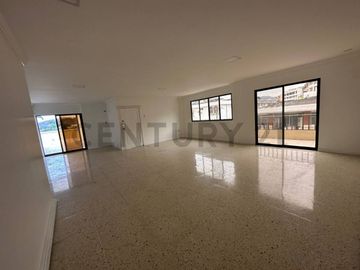 Se Vende Amplio Departamento Remodelado de Oportunidad en Urdesa