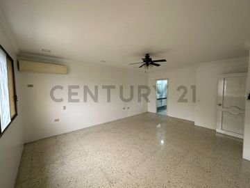 Se Vende Amplio Departamento Remodelado de Oportunidad en Urdesa