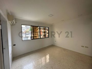 Se Vende Amplio Departamento Remodelado de Oportunidad en Urdesa