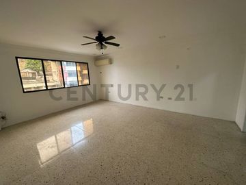 Se Vende Amplio Departamento Remodelado de Oportunidad en Urdesa