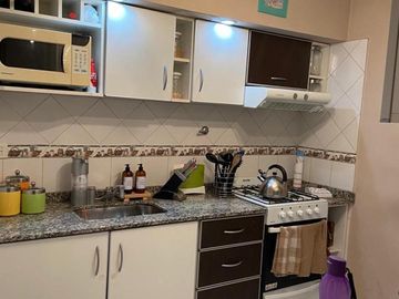 PH 3 AMBIENTES, PRIMER PISO POR ESCALERA, MUY BUEN ESTADO, POCAS UNIDADES, BAJAS EXPENSAS