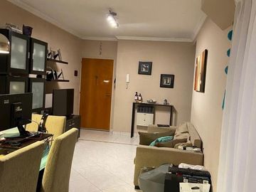 PH 3 AMBIENTES, PRIMER PISO POR ESCALERA, MUY BUEN ESTADO, POCAS UNIDADES, BAJAS EXPENSAS