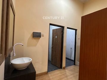 Disewakan Ruang Usaha 15 Lantai Cocok Untuk Usaha JS18564