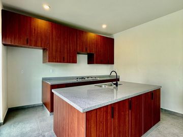 Casa en Venta en Coto Privado de 4 Recámaras con Alberca Zona Norte de Colima