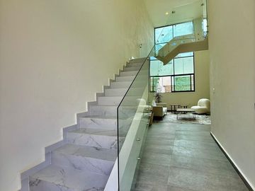 Casa en Venta en Coto Privado de 4 Recámaras con Alberca Zona Norte de Colima