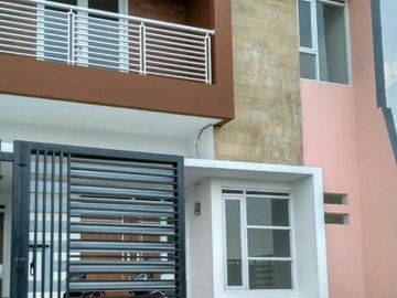RUMAH LUX 2 LANTAI DI CIMAHI 15 MENIT KE PEMKOT DP BISA DICICIL 3 KALI