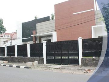 Wow! Rumah Kantor Dekat Apartemen Essence Darmawangsa, Jakarta Selatan