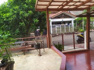 Rumah 2 lantai, asri, nyaman dan tenang di bukit cinere indah