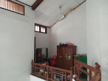 Rumah 2 lantai, asri, nyaman dan tenang di bukit cinere indah
