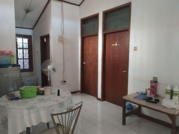 Rumah 2 lantai, asri, nyaman dan tenang di bukit cinere indah