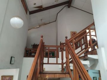 Rumah 2 lantai, asri, nyaman dan tenang di bukit cinere indah