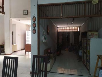 Rumah 2 lantai, asri, nyaman dan tenang di bukit cinere indah