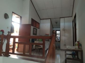 Rumah 2 lantai, asri, nyaman dan tenang di bukit cinere indah
