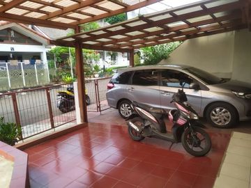 Rumah 2 lantai, asri, nyaman dan tenang di bukit cinere indah