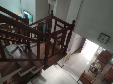 Rumah 2 lantai, asri, nyaman dan tenang di bukit cinere indah