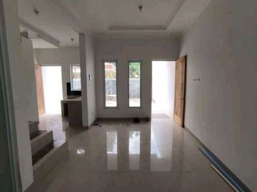 Rumah 2 lantai strategis,free biaya biaya,bonus AC dan Toren