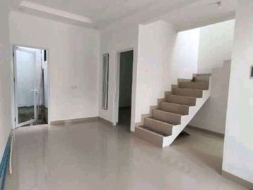 Rumah 2 lantai strategis,free biaya biaya,bonus AC dan Toren