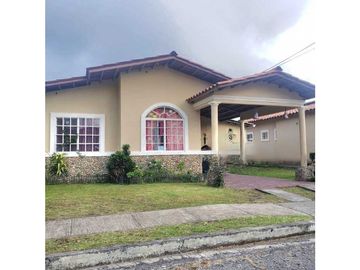 VENDO CASA DE 3HAB A UNA ALTITUD DE 1000M.S.N.M.