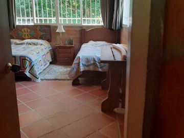 TE VENDO FINCA CON 3 CASAS EN BARBOSA ANTIOQUIA.
