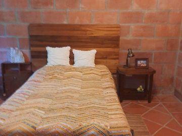TE VENDO FINCA CON 3 CASAS EN BARBOSA ANTIOQUIA.
