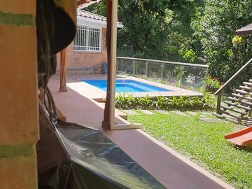 TE VENDO FINCA CON 3 CASAS EN BARBOSA ANTIOQUIA.