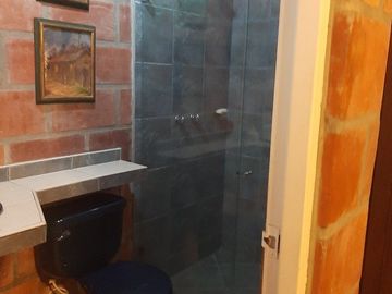 TE VENDO FINCA CON 3 CASAS EN BARBOSA ANTIOQUIA.