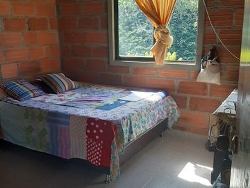 TE VENDO FINCA CON 3 CASAS EN BARBOSA ANTIOQUIA.