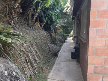 TE VENDO FINCA CON 3 CASAS EN BARBOSA ANTIOQUIA.